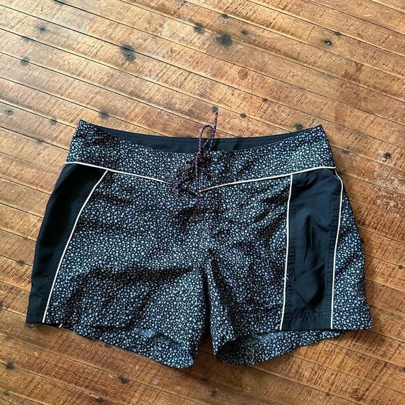 The North Face Y2K athletic  gorpcore 8 black swim shorts - Picture 1 of 3